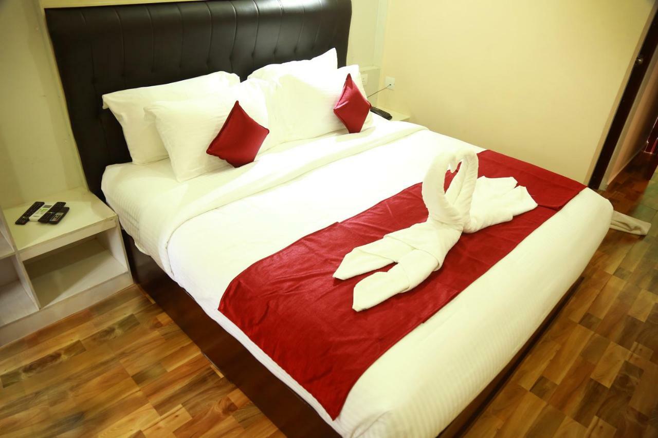 Hotel Wayanad Square Mananthavady Exterior photo
