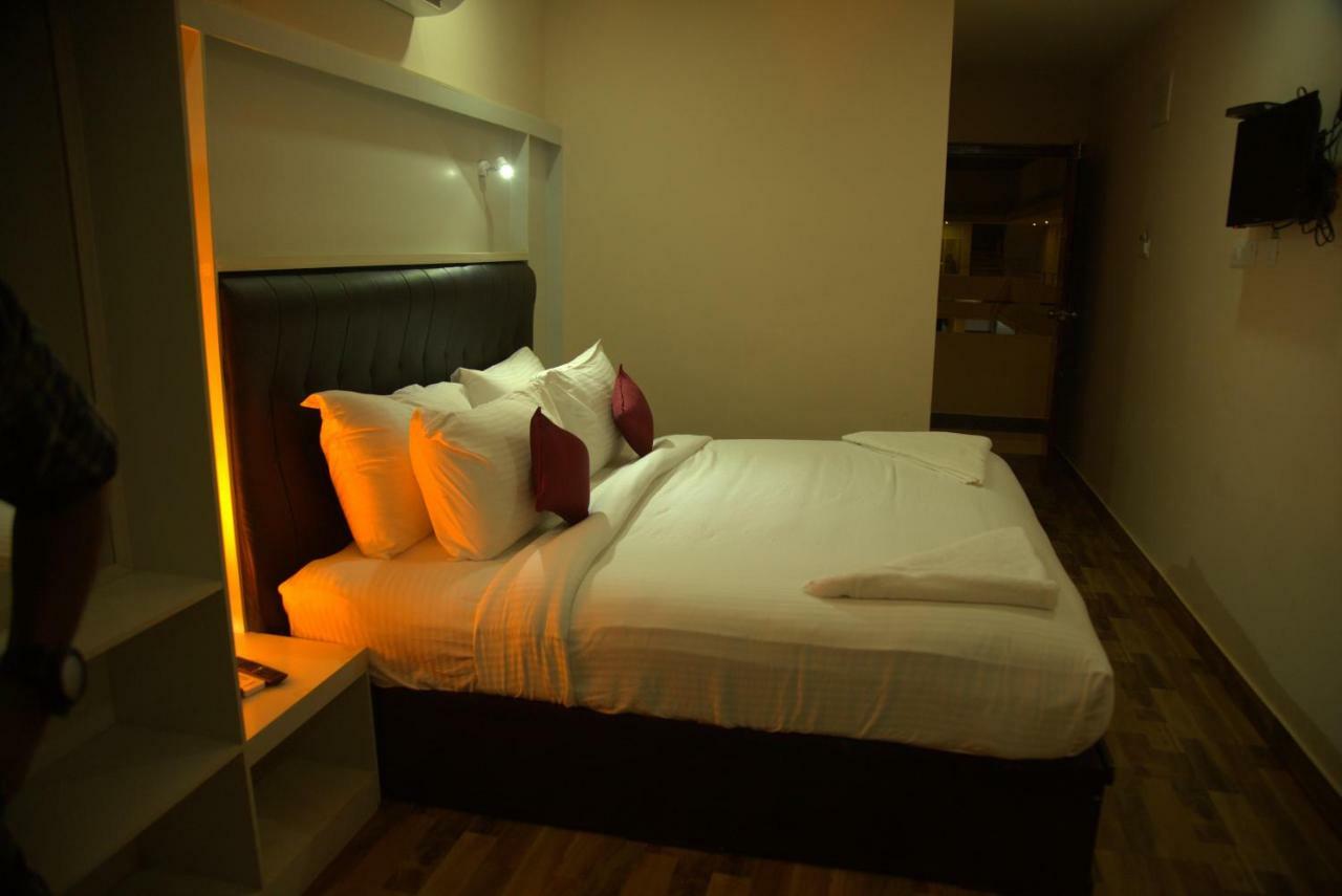 Hotel Wayanad Square Mananthavady Exterior photo